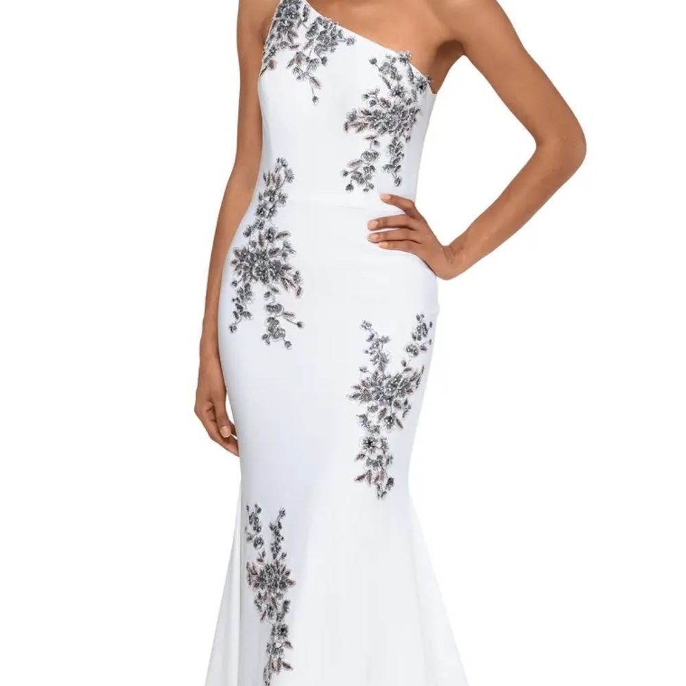 Xscape new beaded embroidery 6 trumpet ivory